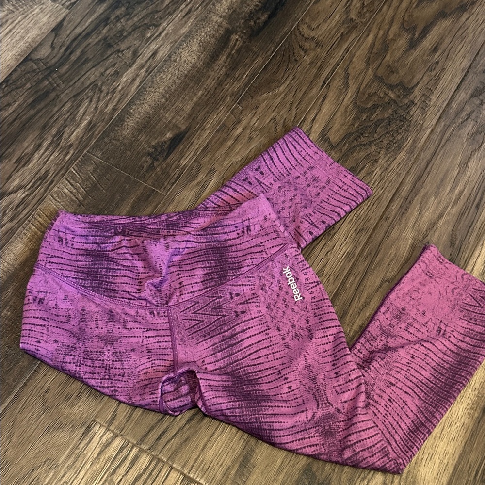 Reebok women's Magenta Patterned Leggings